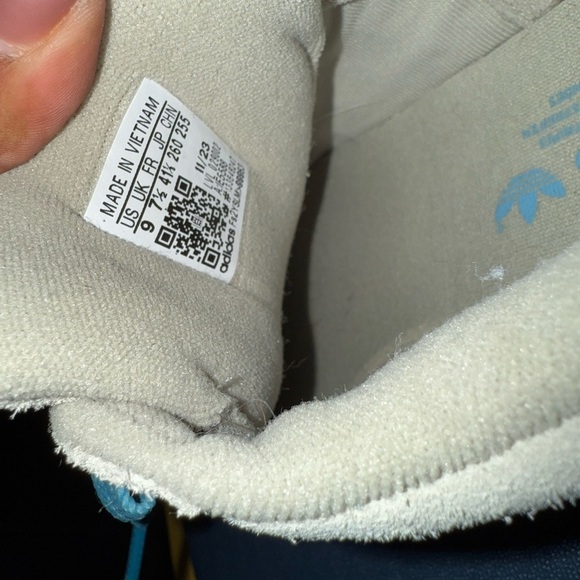 Adidas Cream and Light Blue Sneakers - Picture 4 of 4